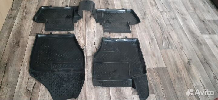 Автомобильные коврики резиновые на Пежо 408