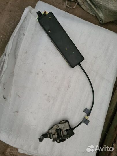 Замок багажника Land Rover Discovery 3 2.7 TDI