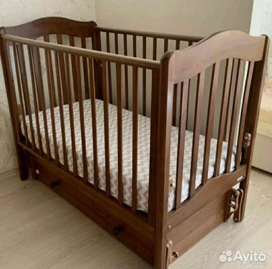 Кровать для новорожденных с ящиком и маятником бу