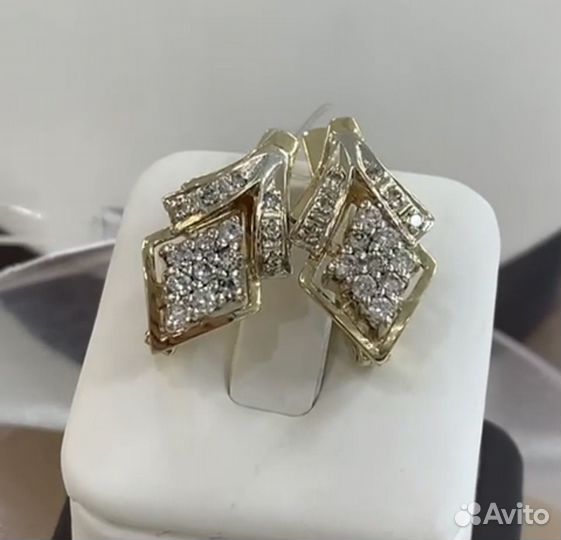 Золотые серьги с бриллиантами