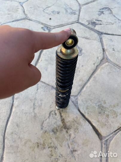 Задний амортизатор на скутер