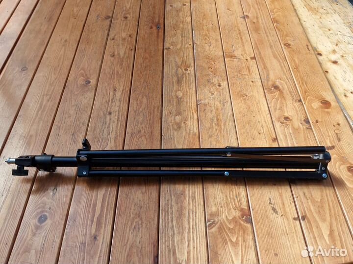 Кольцевая лампа на штативе