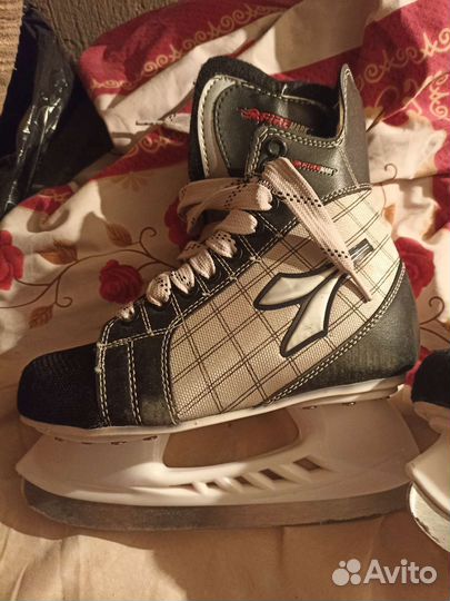 Коньки хоккейные