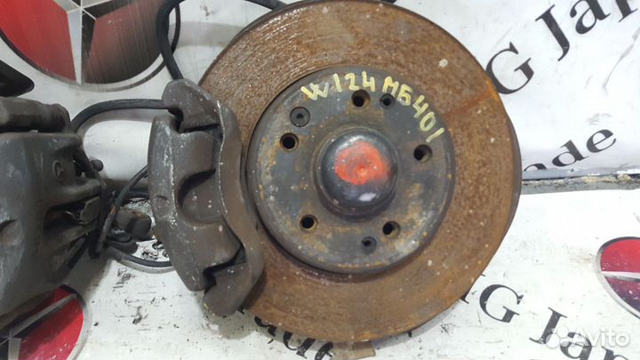 Передние ступицы в сборе на Mercedes-Benz W124