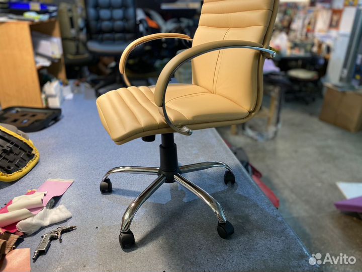 Офисное компьютерное кресло