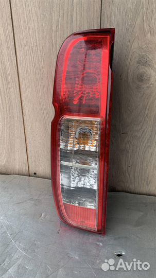 Фонарь задний правый от Nissan Navara (D40) 2005