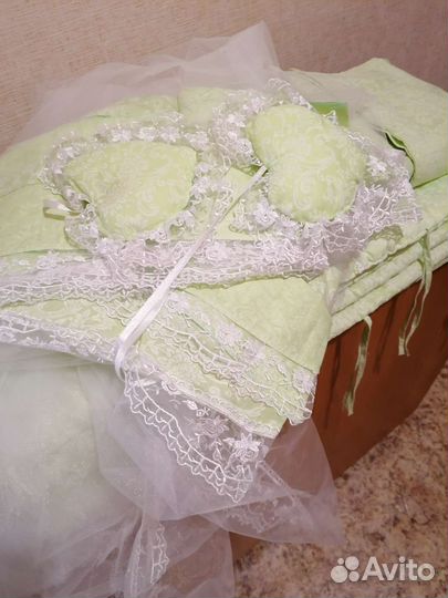 Кровать детская с матрацем, боковуш., пост. бель