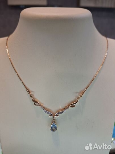 Золотое колье с топазом