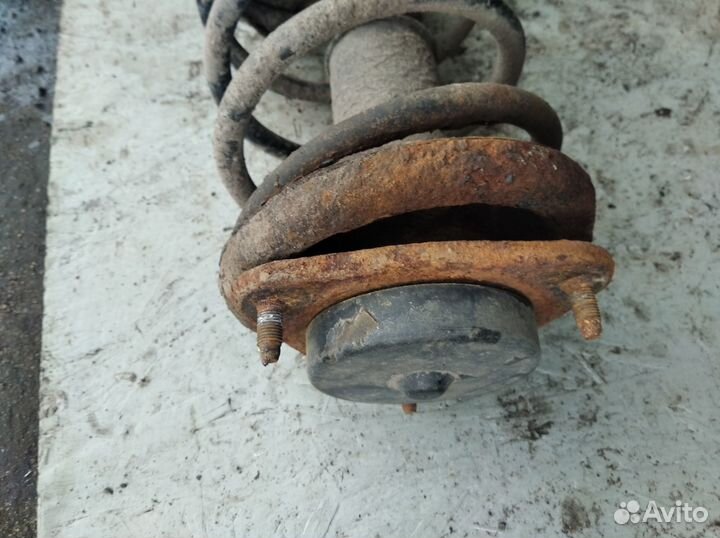 Стойка передняя правая лансер 9 в сборе