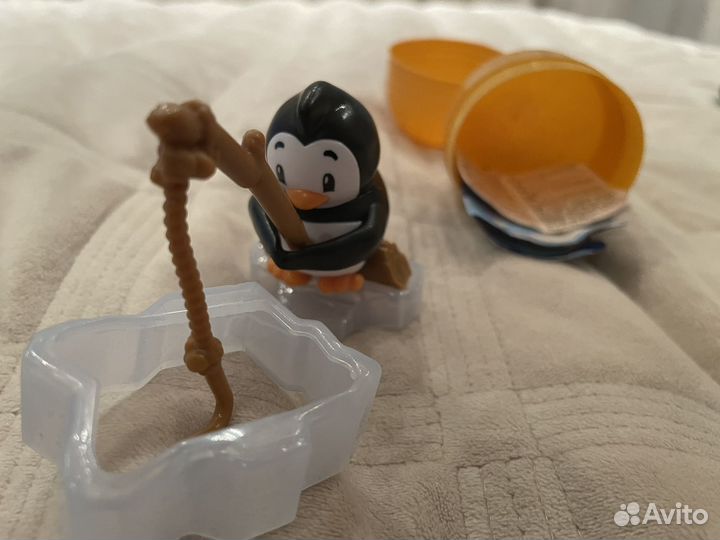 Игрушка киндер макси пингвин