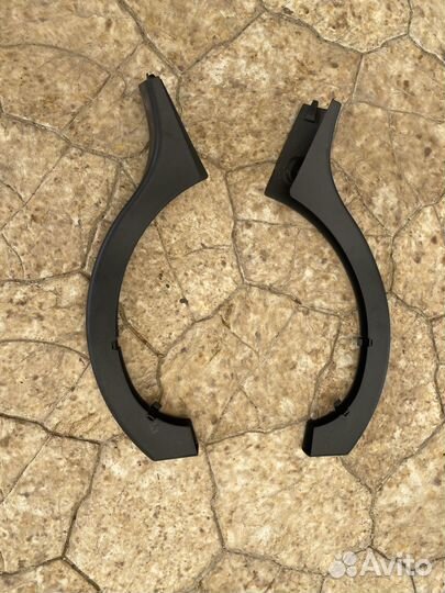 Накладка петли багажника пара Mercedes CLS W219