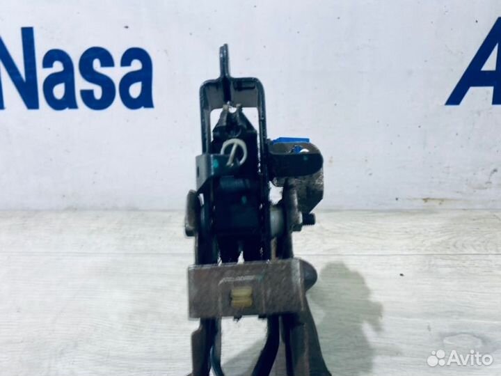 Педаль тормоза Renault Logan 2 седан K7M 2017