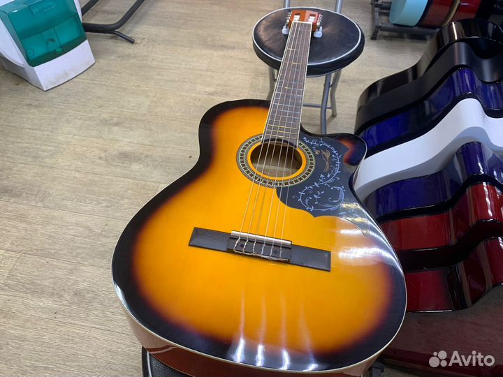 Гитара классическая с вырезом