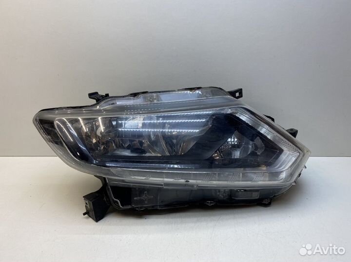 Фара правая Nissan X-Trail (T32) 2014-2017 Галоген