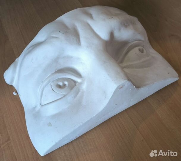 Мольберт, гипсовые фигуры