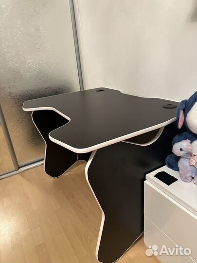 Игровой компьютерный стол