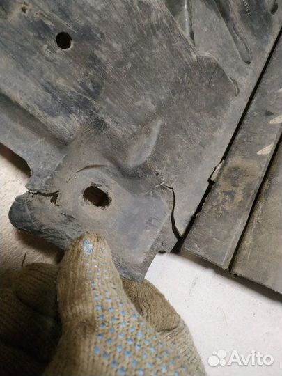 Пыльник двигателя Nissan Teana J31 2003-2008