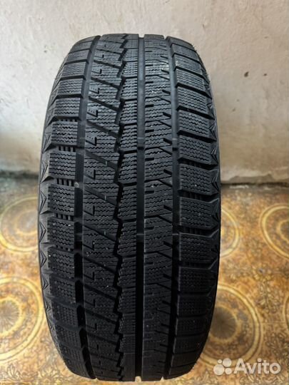 Maxtrek Trek M900 Ice 215/55 R17 98H