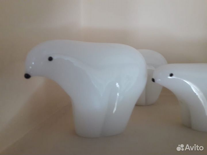 Набор фигурок белых медведей