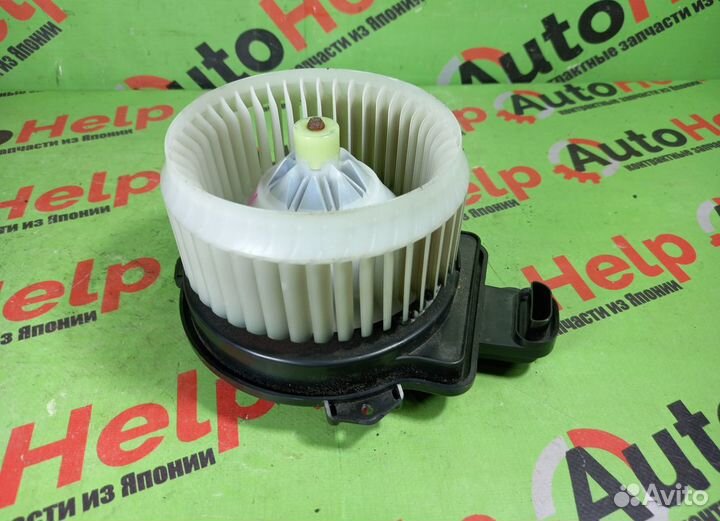 Мотор печки toyota aqua NHP10 3 контакта