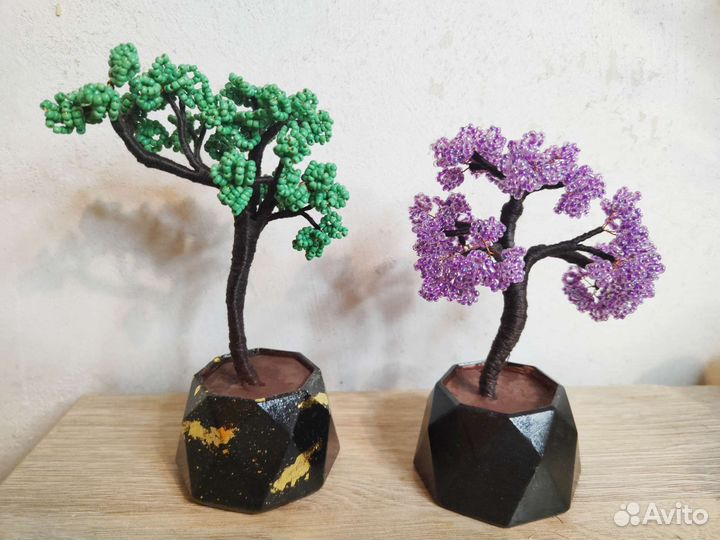 Дерево из бисера в гипсовом кашпо Бонсай