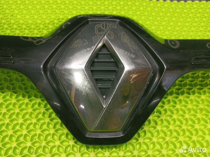 Накладка решетки радиатора Renault Arkana 2021