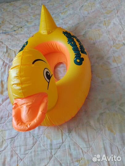 Круг и жилет для плавания