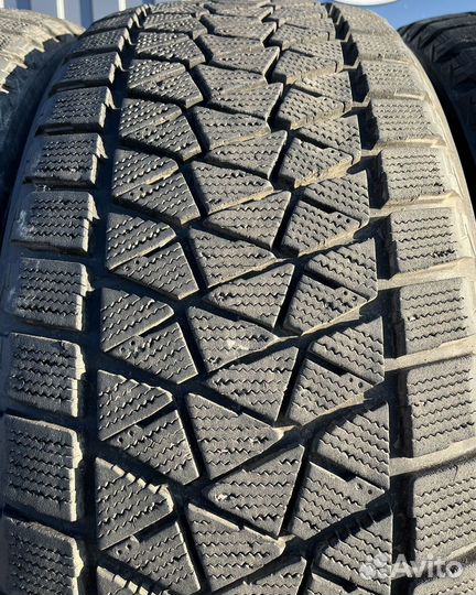 Bridgestone Blizzak DM-V2 285/45 R22 110T