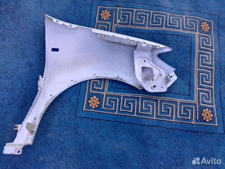 Крыло левое renault logan 2