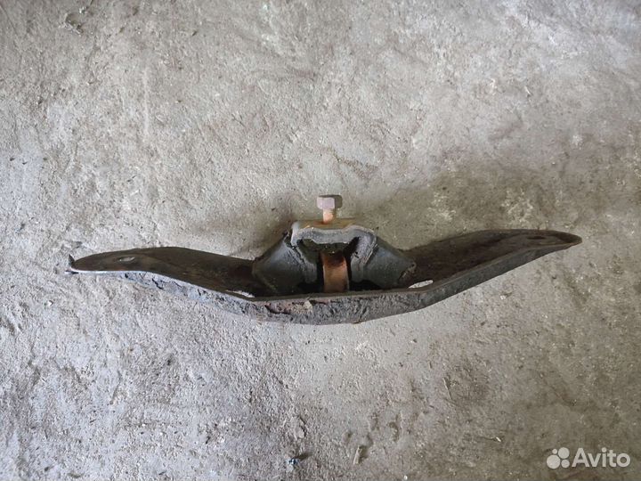 Кронштейн с Подушкой Вертолет кпп Москвич 408