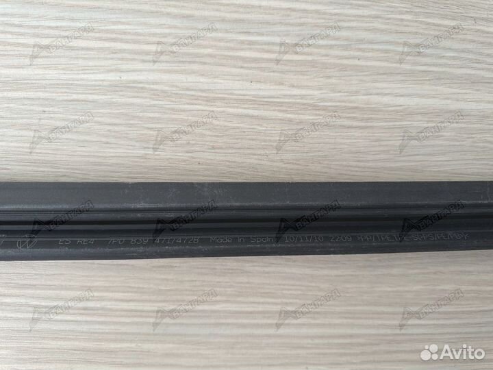 Бархотка внутри зад право Volkswagen Touareg 10-18