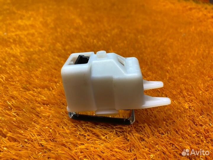 Кнопка открывания багажника Mercedes-Benz E-Class