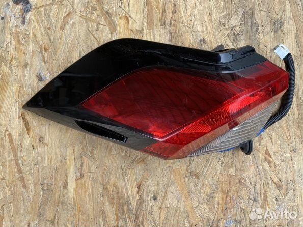 Toyota RAV-4 XA50 фонарь задний левый в крыло