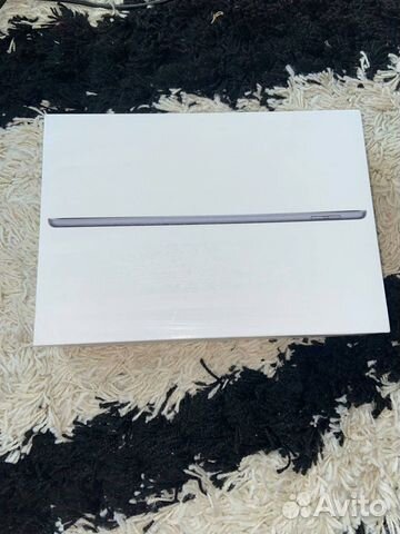 Коробка от iPad и клавиатура apple