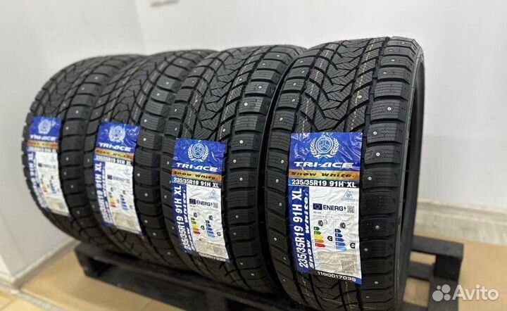 Tri Ace Snow White II Stud 235/35 R19 90U