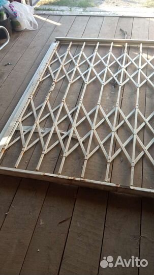 Металлическая раздвижная решетка