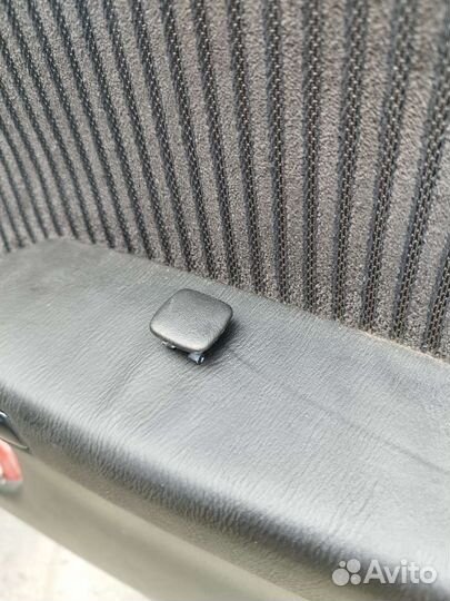 Заглушка крепления дверной ручки Subaru Legacy B4