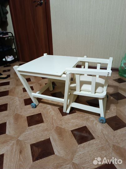 Стульчик и стол для кормления