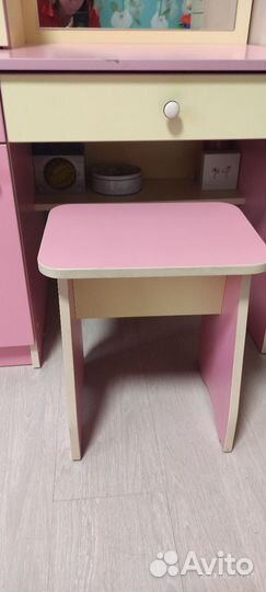 Столик с зеркалом для девочки