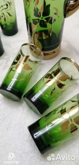 Кувшин со стаканами