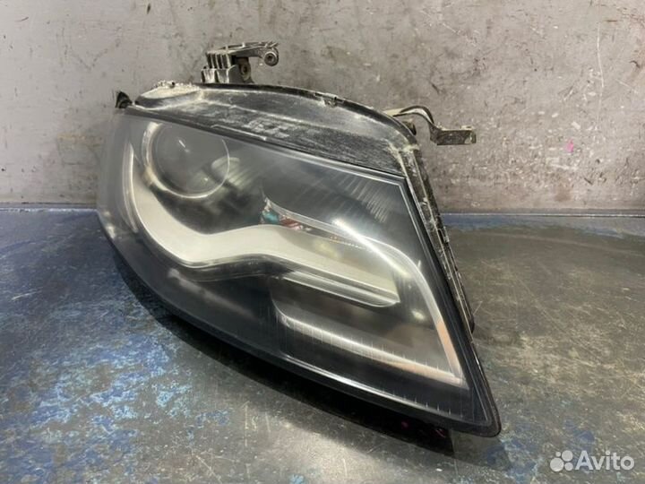 Фара ксенон правая Audi A4 B8 Дорест