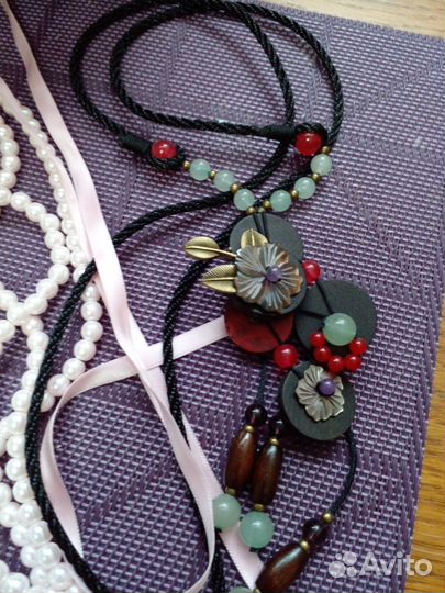 Кулоны, бусы, броши