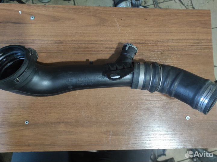 Патрубок интеркулера Bmw 5 E60