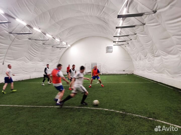 Футбол в дружной командe любителeй в Kpылатском