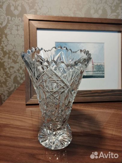 Хрустальная ваза цветочная