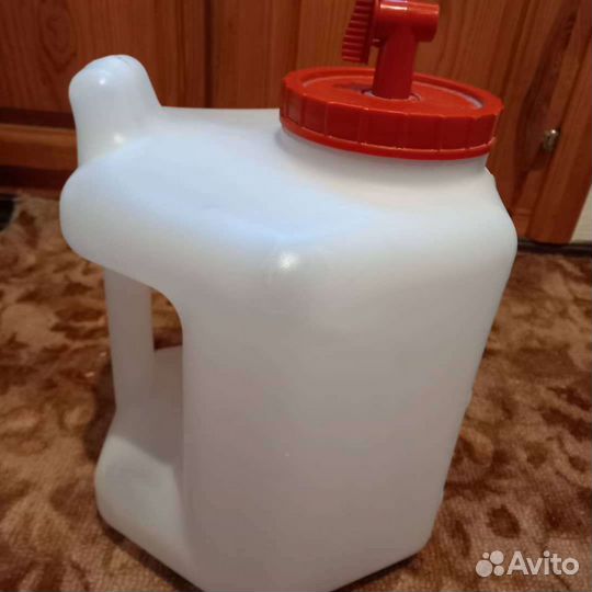 Канистра с краном