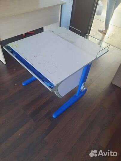 Детский письменный стол