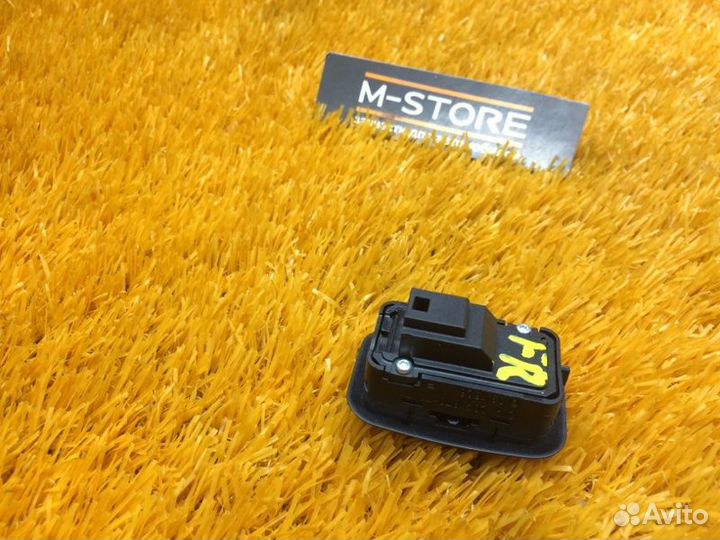 Кнопка открывания багажника передняя правая