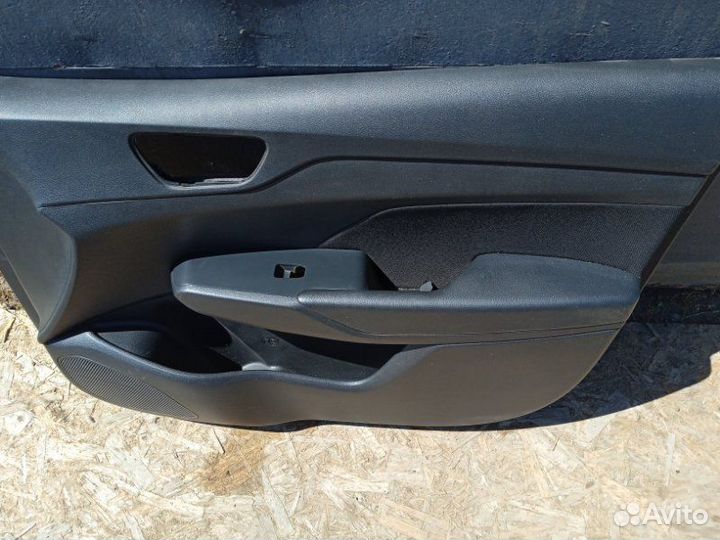 Обшивка боковой двери передняя правая Hyundai