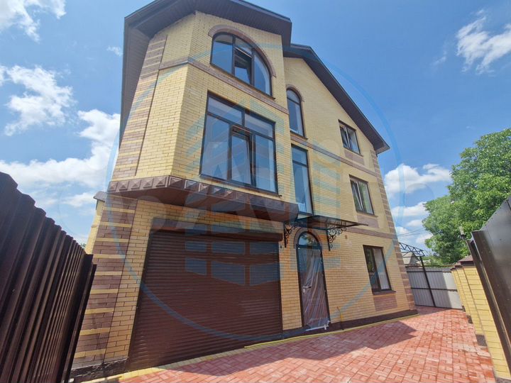 Таунхаус 184 м² на участке 1,5 сот.